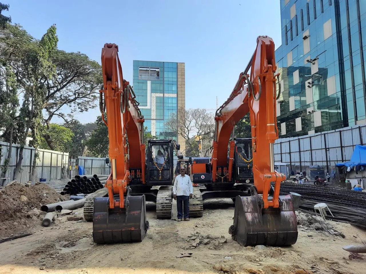 Poclain hydraulic excavator on rent in Thane for deep excavation rock breaking and canal work
